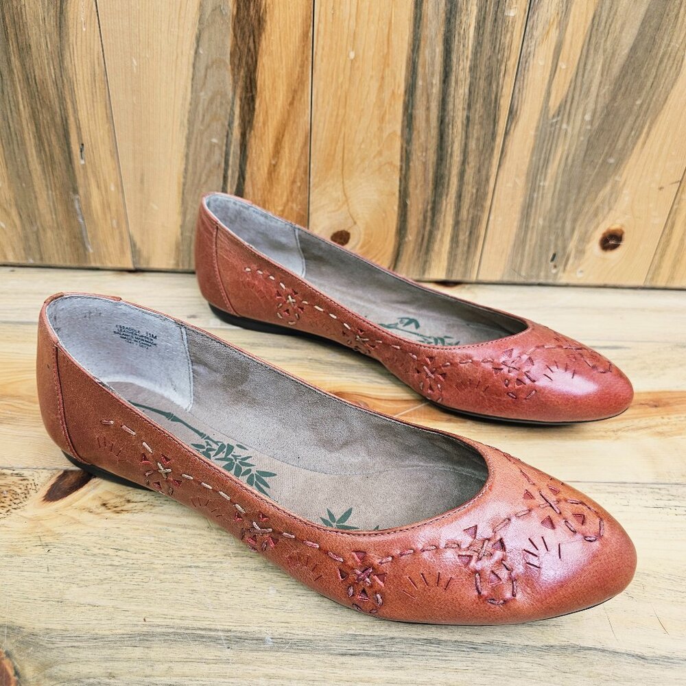 Easy Spirit Saddle Embroidered Flats - Picture 2 of 7